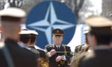Chính phủ mới ở Ukraine coi việc gia nhập NATO là "mục tiêu cấp bách". Ảnh: usnews.com