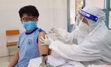 Học sinh TPHCM được tiêm vắc xin phòng COVID-19 hồi cuối tháng 10