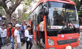 Hàng ngàn vé xe, máy bay miễn phí cho sinh viên, công nhân vùng lũ lụt về quê đón Tết 2021