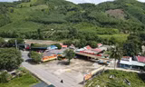 Một điểm dừng chân trái phép được xây dựng trên tuyến Quốc lộ 27C nối Nha Trang - Đà Lạt