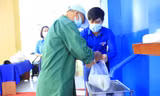 Tỉnh đoàn Khánh Hoà lắp ATM gạo nghĩa tình cho công nhân khu công nghiệp
