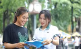 Thí sinh 'thở phào' khi hoàn thành bài thi tổ hợp, cập nhật giải đề 6 môn thi