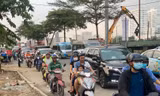 Ngổn ngang trên đại lộ lớn nhất phía Nam TP.HCM