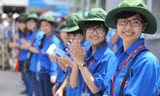 Sinh viên ĐH Ngoại thương tham gia chương trình "Tiếp sức mùa thi". Ảnh: DƯƠNG TRIỀU