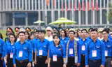 Đại biểu thanh niên tiên tiến báo công và viếng Lăng Chủ tịch Hồ Chí Minh