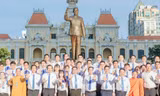 Thanh niên TP. HCM dâng hoa báo công Chủ tịch Hồ Chí Minh, khai mạc Đại hội Hội LHTN lần IX