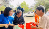 Thầy thuốc trẻ khám miễn phí cho cựu thanh niên xung phong, cựu chiến binh