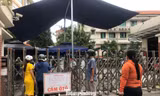 Nhiều người đến khám tại Bệnh viện Mắt TPHCM đành quay xe về vì nơi đây tạm ngưng nhận bệnh do có ca mắc COVID-19 từng đến