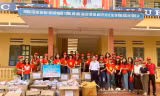 Tiểu học Văn Chương hỗ trợ người dân xã Báo Đáp khắc phục hậu quả bão số 3