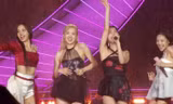 BLACKPINK quyết dầm mưa biểu diễn vì BLINK, xác lập kỷ lục mới cho nhóm nữ K-Pop