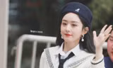 Triệu Lệ Dĩnh xuất hiện thời thượng tại sân bay nhưng netizen chỉ để ý thân hình siêu mỏng