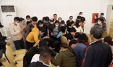 Khách hàng mua đất tại 2 dự án thuộc khu đô thị mới Điện Nam - Điện Ngọc (tỉnh Quảng Nam) chật vật đòi quyền lợi. Ảnh: Nguyễn Thành