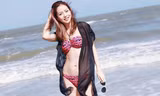 Jennifer Phạm khoe đường cong với bikini