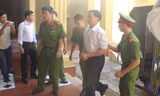 Bị cáo Ngô Văn Vinh được dẫn giải đến tòa án.
