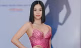 Hoa hậu Tiểu Vy mặc bộ váy nhìn nhẹ nhàng dự sự kiện, nhưng thực ra là thiết kế hiểm hóc