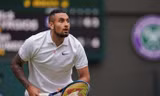 Tay vợt ngôi sao nhổ nước miếng vào mặt CĐV tại Wimbledon 2022