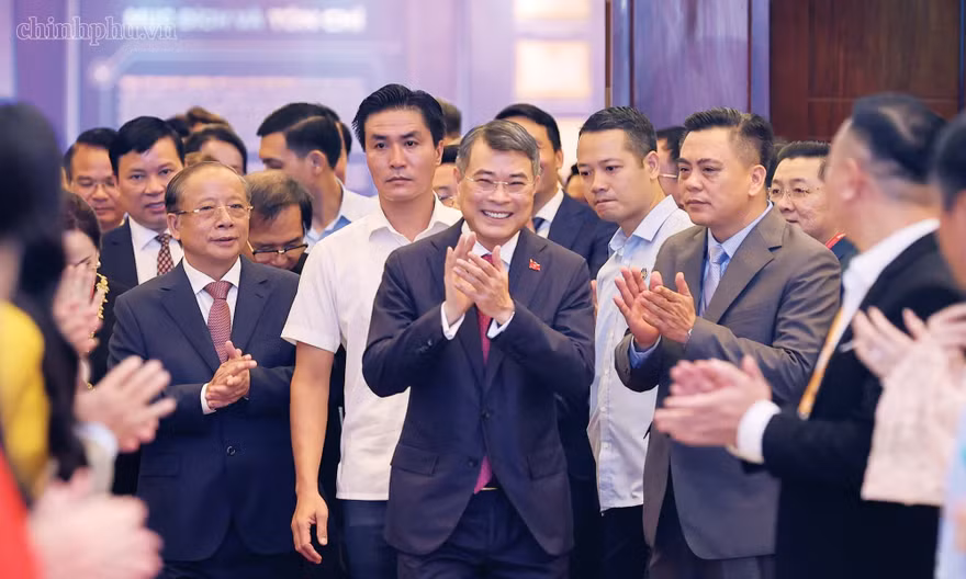 Thủ tướng Lê Minh Hưng và các doanh nghiệp nhỏ và vừa Ảnh: Nhật Bắc 