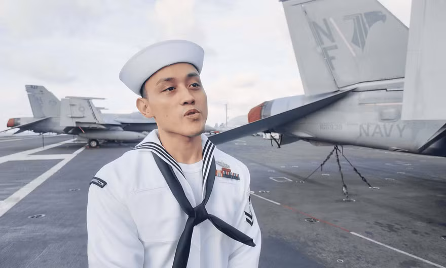 Tàu sân bay Mỹ USS George Washington trên vịnh Đà NẵngẢnh: Nguyễn Thành