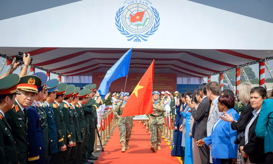 Lãnh đạo Đảng, Nhà nước, Quân đội và quan chức quốc tế tiễn lực lượng mũ nồi xanh Việt Nam xuất quân đi làm nhiệm vụ, tháng 9/2026 ẢNH: N.M 