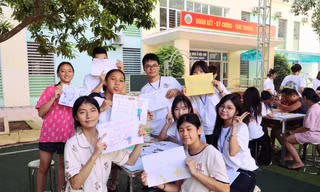 Chuyến xe thiện nguyện đặc biệt của học sinh THPT chuyên Hà Nội - Amsterdam