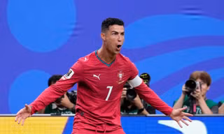 Ronaldo góp công lớn đưa đội tuyển Bồ Đào Nha vào vòng tiếp theo.