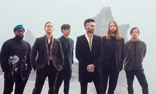 Maroon 5 bắt tay cùng Lisa và loạt ngôi sao toàn cầu, album mới có hết "flop"?