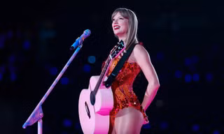 Sắc cam bí ẩn của Taylor Swift khiến fan tin rằng album mới sắp khởi động 