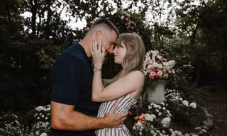 Taylor Swift khoe nhẫn đính hôn 13 tỷ, chính thức “chốt đơn” cùng Travis Kelce
