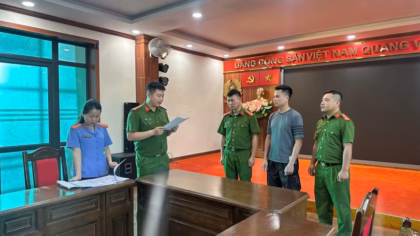 anh-3-thi-hanh-lenh-khoi-to-bi-can-bat-tam-giam-doi-voi-truong-van-nam-biet-danh-nam-phap.jpg