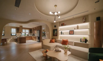 Nhà phố 6 tầng có workshop 'chơi xe' của vợ chồng Việt - Nga