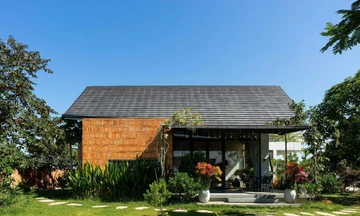 Nhà mái dốc 160m2 giữa cánh đồng lúa đẹp như tranh vẽ