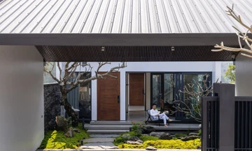 Bốn khối nhà được nối liền bằng các khoảng sân