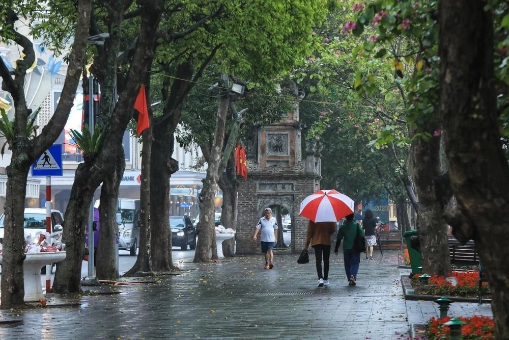 Miền Bắc đối mặt với mưa liên tiếp kéo dài đến đầu tháng 3 do không khí lạnh yếu