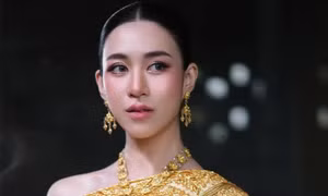 Hoa hậu 27 tuổi từ bỏ danh hiệu