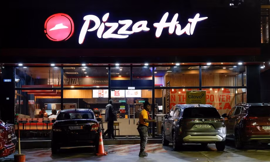 Công ty mẹ bết bát, bán chuỗi Pizza Hut giá 2,7 tỷ USD 