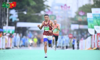 Lão tướng Lê Văn Tuấn: 42 tuổi vẫn 'bào đường', sẵn sàng chinh phục Tiền Phong Marathon 2026