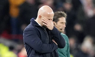 HLV Arne Slot không lo lắng về tương lai giữa tâm bão khủng hoảng ở Liverpool