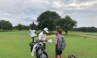 Á quân US Junior Amateur Nguyễn Anh Minh được fan nhí Mỹ săn đón