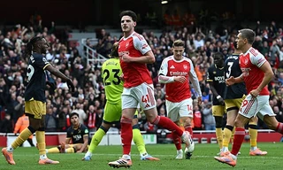 Đánh bại West Ham, Arsenal tạm chiếm ngôi đầu giải Ngoại hạng 