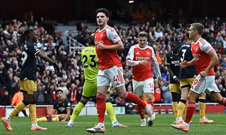 Đánh bại West Ham, Arsenal tạm chiếm ngôi đầu giải Ngoại hạng 