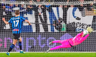 Thủ môn cản phá thành công 4 quả luân lưu, đưa Lazio vào chung kết Coppa Italia