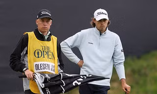 5 golfer chia sẻ ngôi đầu The Open 2025, Rory McIlroy chật vật bám đuổi