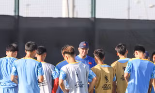 U17 Việt Nam vào guồng tại Jeddah, HLV Cristiano Roland gửi 'tối hậu thư'