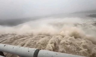 Lũ dữ ở miền Trung và bài học thủy điện xả nước cứu dân được 'trả tiền' 