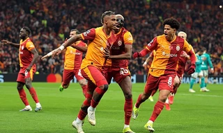 Liverpool gục ngã trước Galatasaray, điểm yếu phạt góc tiếp tục trả giá