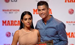 Cristiano Ronaldo và bạn gái Georgina Rodriguez kết hôn sau 10 năm bên nhau