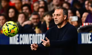 HLV Hansi Flick nổi giận với trọng tài sau thất bại của Barcelona