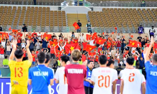 Khoảnh khắc đáng yêu: U23 Jordan 'chặn đường' cảm ơn U23 Việt Nam sau trận thắng Saudi Arabia