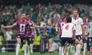 Ngôi sao tuyển Anh phẫu thuật cổ tay, vẫn không rời World Cup