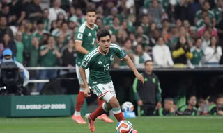 Trực tiếp Mexico vs Ecuador 2-0 (H2): Không vào!!! Alvarado dứt điểm 
